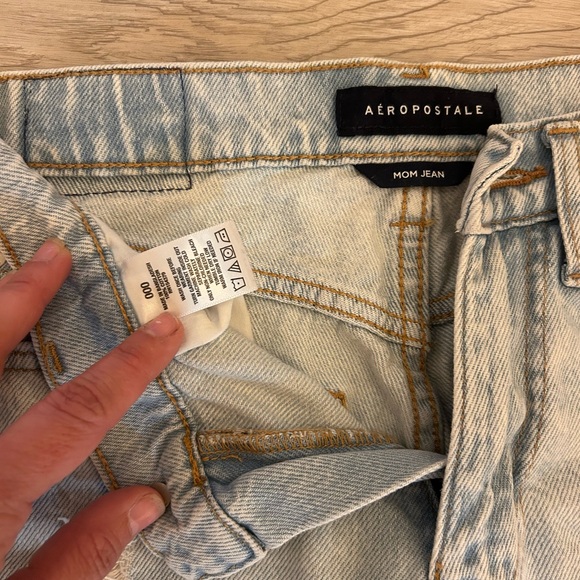 Aeropostale ripped Mom jean - Picture 2 of 4